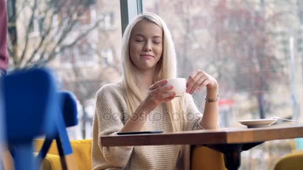 Mobil fizetési koncepció. Befizető vezeték nélküli telefon. — Stock videók