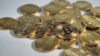 Sanal Internet cryptocurrency kavramı. Bitcoin yakın çekim makro görünümü.