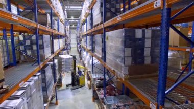Üstten Görünüm üzerinde bir çalışma sarı forklift.