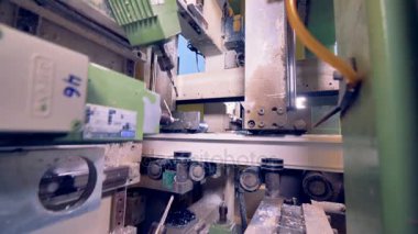 Timelapse. Robotized endüstriyel donatım plastik detay otomatik.