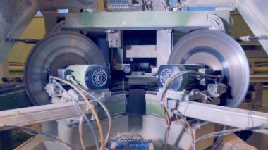 İki Ayrıntılar testere ile kesme testereleri.