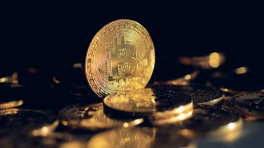 Birçok diğer paralar arasında bir tek altın bitcoin standları.