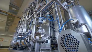 Paslanmaz Çelik Sanayi İnşaat modern fabrikasında. 4k.