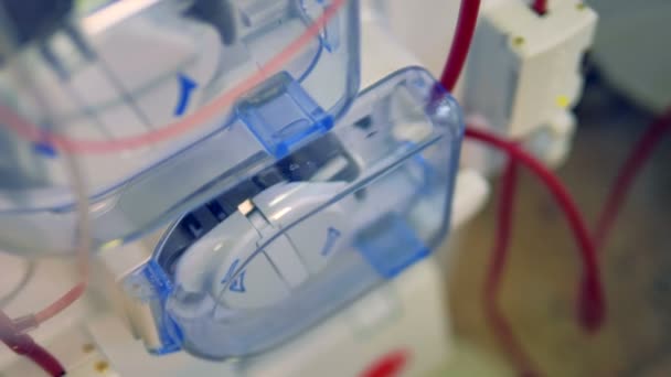 Medizinische Geräte zur Hämodialyse im Einsatz. modernes medizinisches Gerätekonzept. — Stockvideo