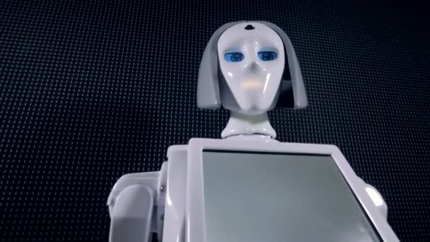 Robot appelle pour se rapprocher gestuelle avec son bras bionique .