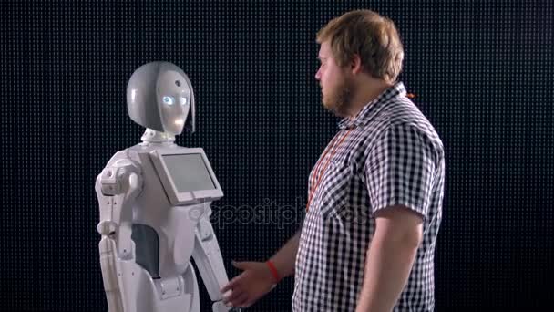 人とロボットの握手. — ストック動画