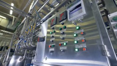 Endüstriyel fabrika kurulu stop kontrol ve Başlat düğmeleri.