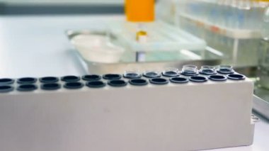 İlaç endüstrisi için modern otomatik donatım.