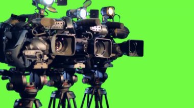 Üç profesyonel video kameralar bir yan görünüm.