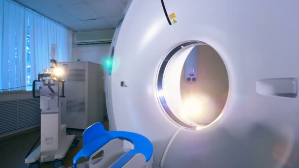 Медицинский сканер МРТ. Нет людей . — стоковое видео