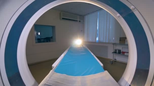 Moderna sjukhusutrustning. CT, Mri scanner, tomograph i insatser som. — Stockvideo