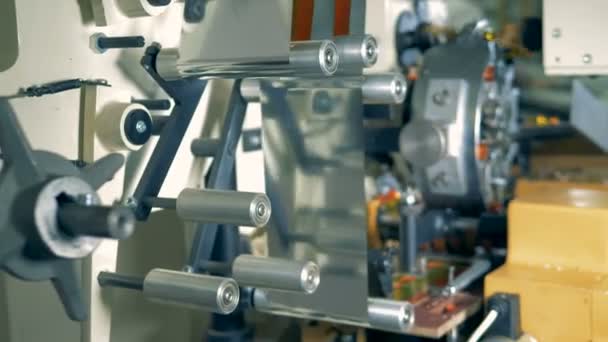 Close up of the structure of the machine for wrapping sweets up — Stock Video