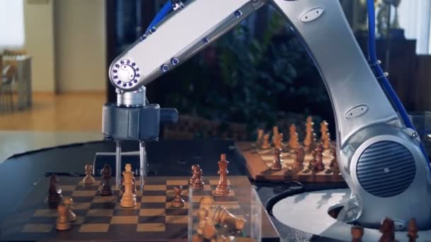 "Robotic Arm Playing Chess". Концепция будущего . — стоковое видео