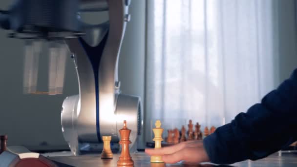 Robotic hand manipulator moves checkers. Robot playing checkers. — Stock Video