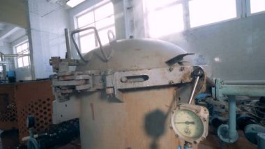 Bir çalışma fabrika kazan endüstriyel bir tesisi yakın çekim