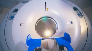 Boş bir karyolası ile modern bir Ct tarayıcı. 