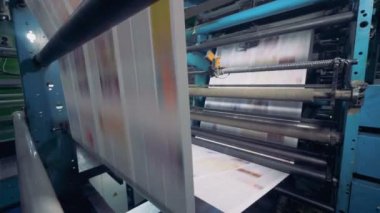 Olarak yayımlanan gazete baskı bir fabrikada üretim.