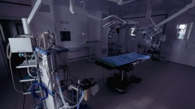 Bir işlem odası ve aydınlatma olmadan görünümünü geniş açı