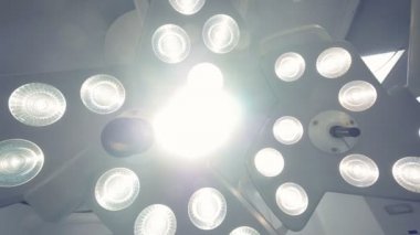 Geniş açı bakış bir cerrahisinde cerrahi lambalar. 4k.