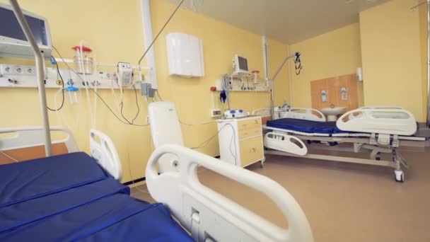 Moderne ziekenhuis ward in een kliniek. — Stockvideo