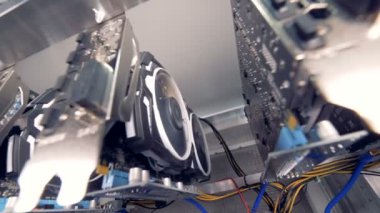 Bitcoin madenciler satır. Araştırma grubu ile lots-in videocards.