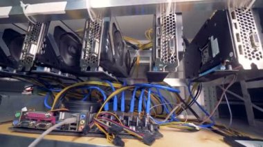 Bitcoin madenciler satır. Araştırma grubu ile lots-in videocards.