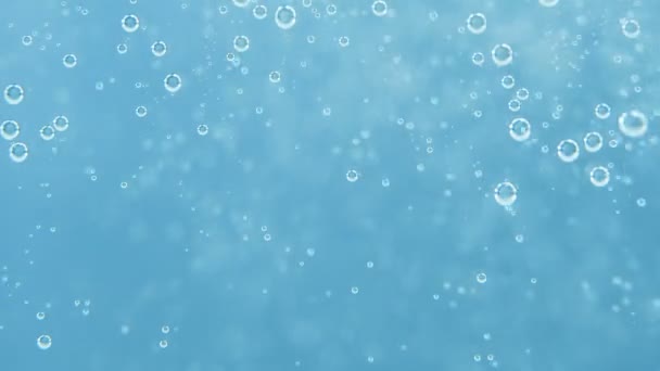 Abstrakter blauer Hintergrund. Aufnahmen von schwimmenden Wasserblasen durch eine transparente Wand. Frischwasserkonzept. — Stockvideo