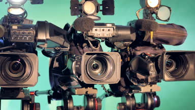Üç profesyonel kamera-kayıt cihazları