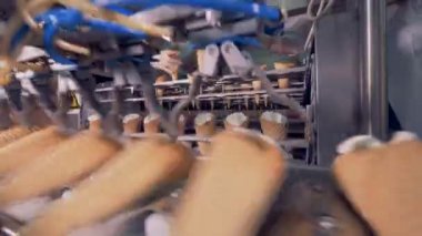 Dondurma üretim hattında.