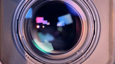 Video kameralar dahili objektif bir yakın zoom-out süreci kadar