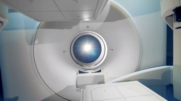 Ny Datortomography scanner i en klinik, närbild. — Stockvideo