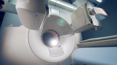 Tomografik bir tarayıcı bazı bölümlerini taşıyabilir. Modern tomografik inceden inceye gözden geçirmek bir klinikte.