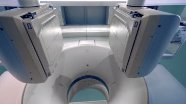 Tomograph panelleri hareket, yakın çekim. CT MRI tarayıcı 4k video.