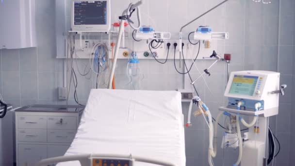 Equipo del hospital en una habitación, de cerca . — Vídeos de Stock