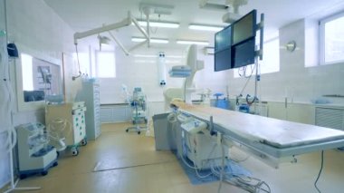 Modern ekipmanlar, tıbbi ameliyathane makinelerde.