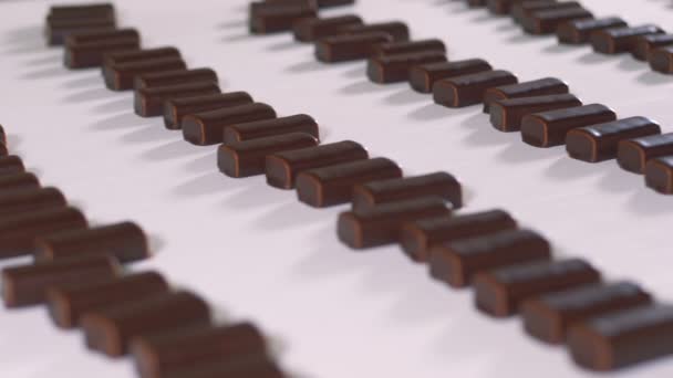 Pronto fatto barrette di cioccolato, da vicino . — Video Stock