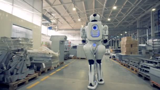 Een stuk metaal montage is wordt uitgevoerd door een android in een fabriek. 4k. — Stockvideo