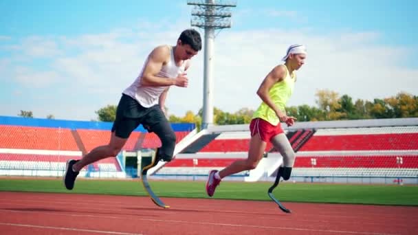 Jogging-Praxis behinderter männlicher Sportler — Stockvideo