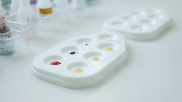 Proces testování vzorků v laboratoři. — Stock video