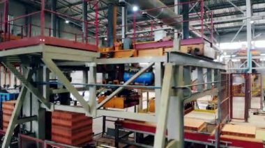 Tuğla tarlasında mekanize ulaşım ekipmanları