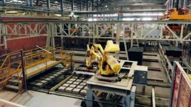 Robot ekipmanlı sanayi fabrikası