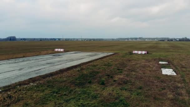 Old runway with a small plane finishing its flight on it — 비디오