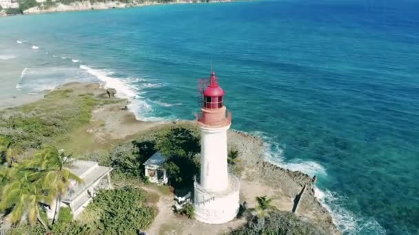 Drone shot of beautiful lighthouse on Carribeans. Lighthouse is standing at the seashore in sunny weather — 비디오