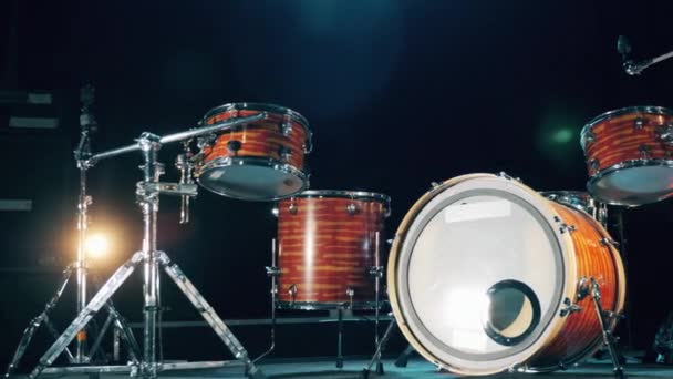 Rehearsal studio with a professional drum kit in it — Stock Video