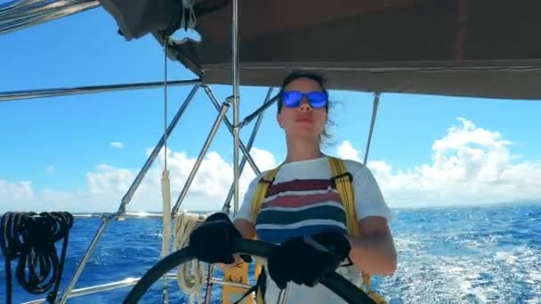 Front view of a gorgeous woman navigating a yacht — 비디오