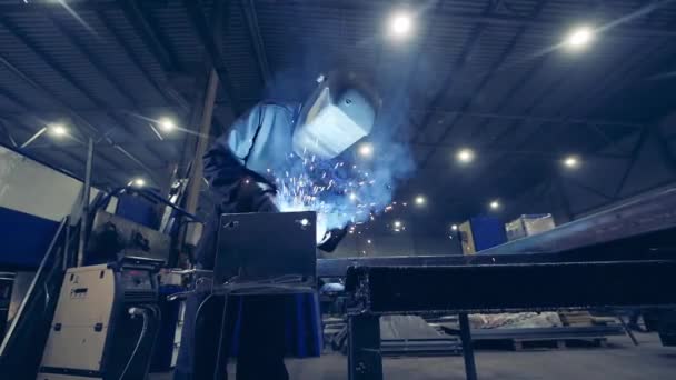Factory worker welds with a machine. — Stockvideo