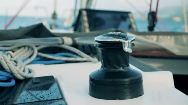 Barco na água no mar do Caribe . — Vídeo de Stock