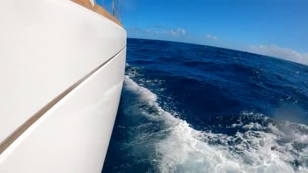 Side view of white yachts board and blue water in slow motion. — Stock Video