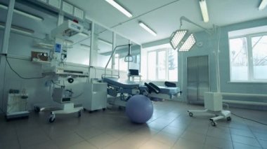 İçinde tıbbi envanter olan tecrit işçi birliği.