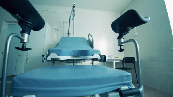 Großaufnahme eines Wehen-Stuhls auf einer Entbindungsstation — Stockvideo